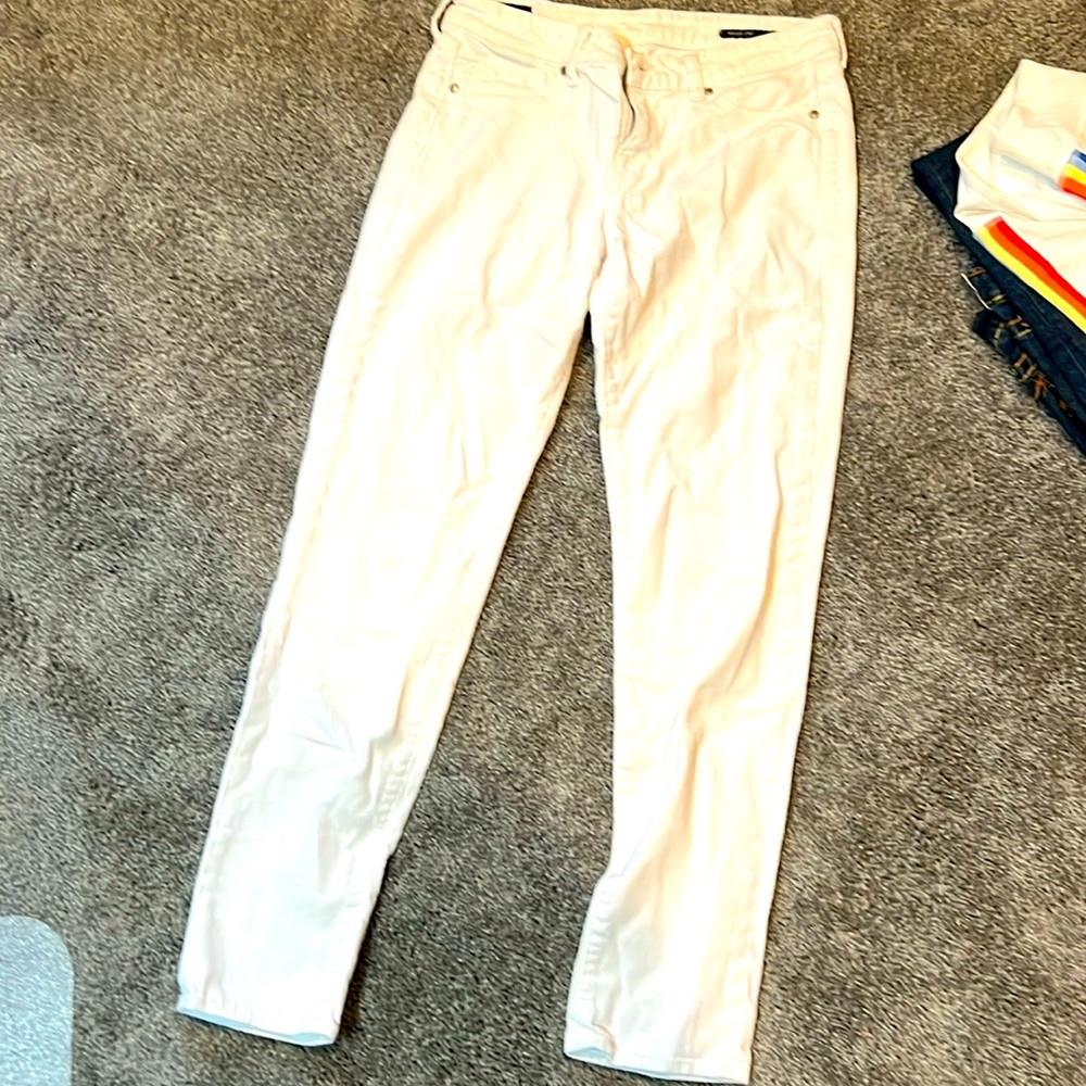 White skinny jeans